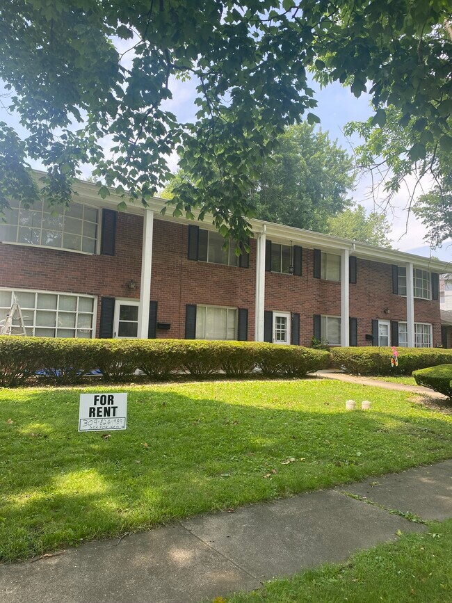 Building Photo - 201 College Ave