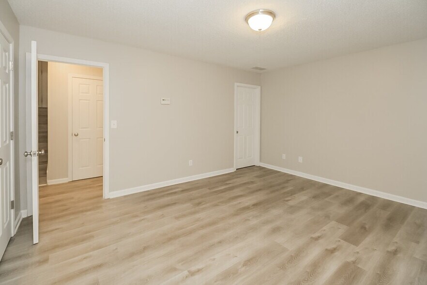 Building Photo - 9447 Rollinghills Dr