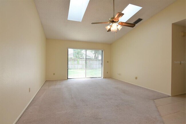 Building Photo - 1030 Alpug Ave