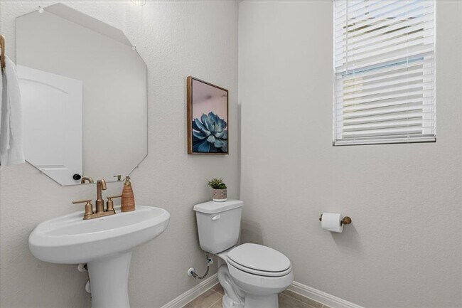 Building Photo - 158 Lake Shore Dr