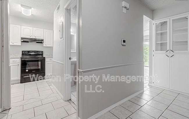 Building Photo - 1402 Bill Carrol Dr