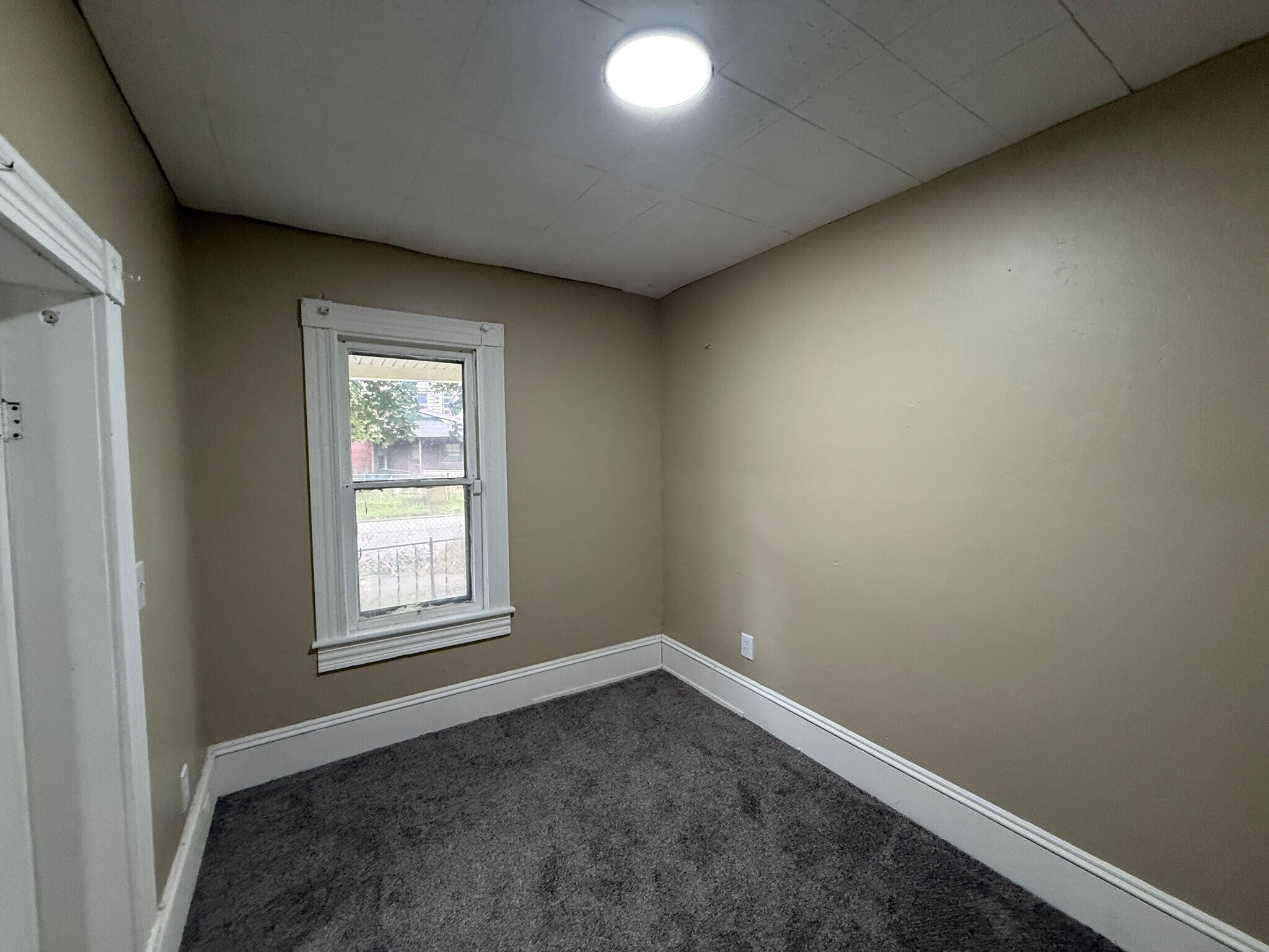 Building Photo - 5636 Drake Ave