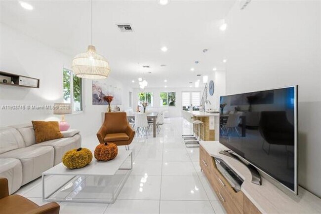 Building Photo - 6611 NW 102nd Path