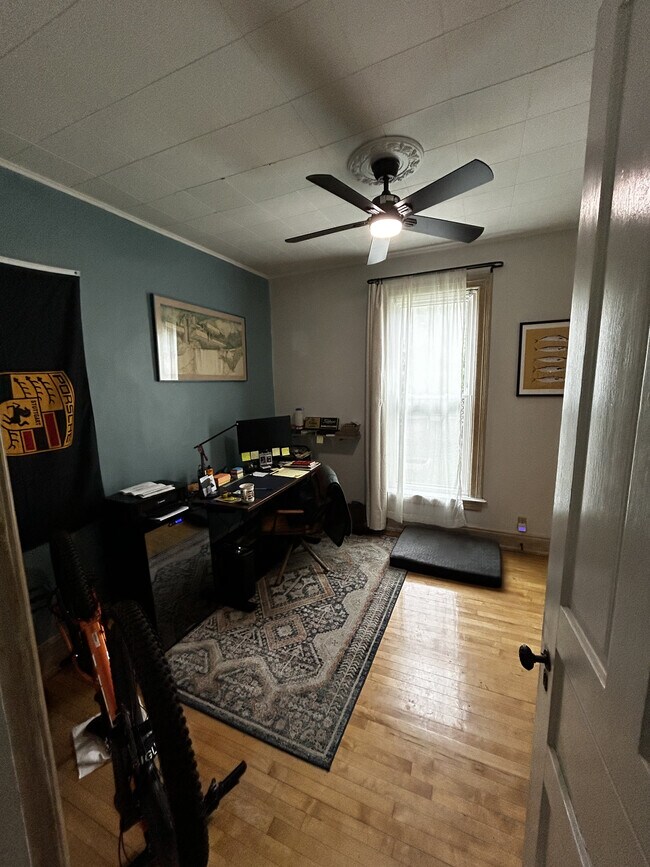 Building Photo - 1754 N Astor St