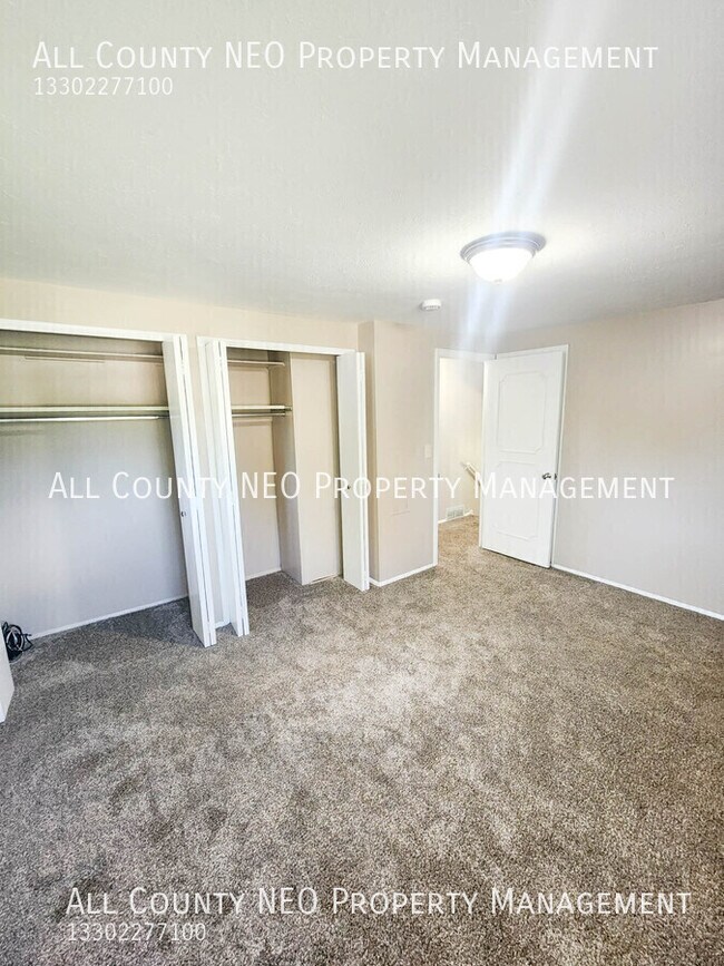 Building Photo - 5727 Carolyn Dr