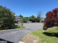 Building Photo - 407 Tamarack Cir