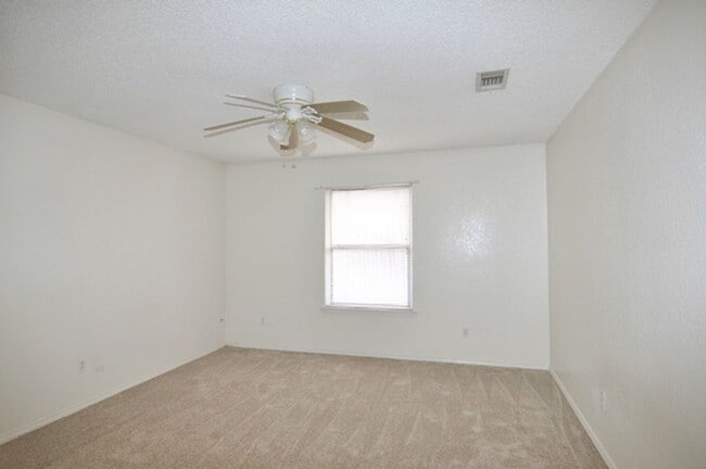 Building Photo - 108 Navajo Dr