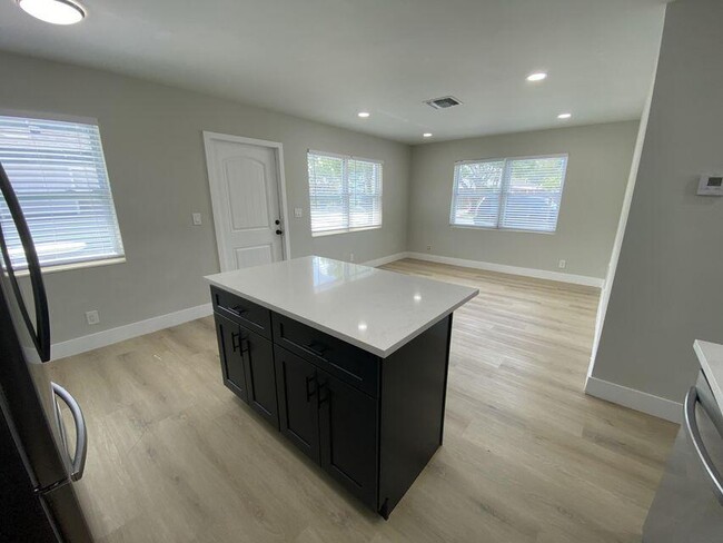 Building Photo - 332 Walton Blvd