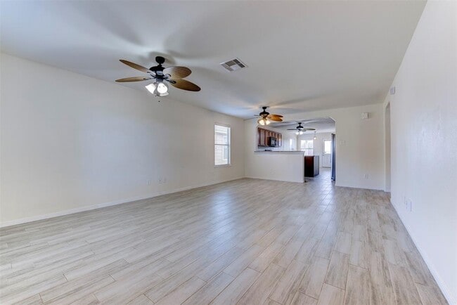 Building Photo - 7906 Yaupon View Dr