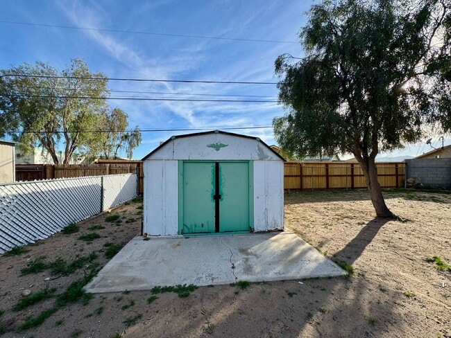 Building Photo - Cute Remodeled 3 Bedroom Home in Bullhead City, AZ