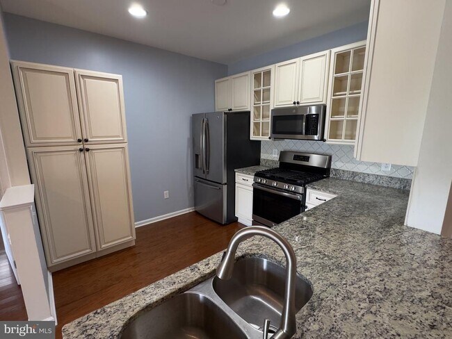 Building Photo - 6553 Grange Ln