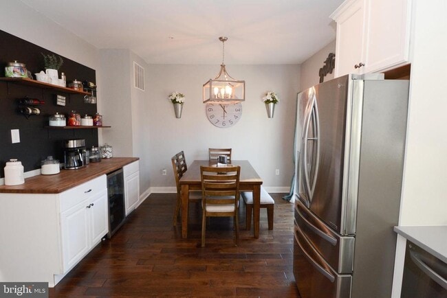 Building Photo - 326 W Hamlin Ave