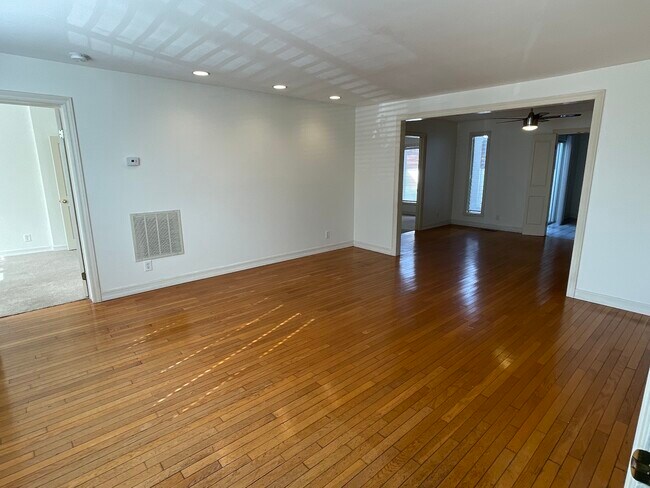 Building Photo - 430 Olive Street