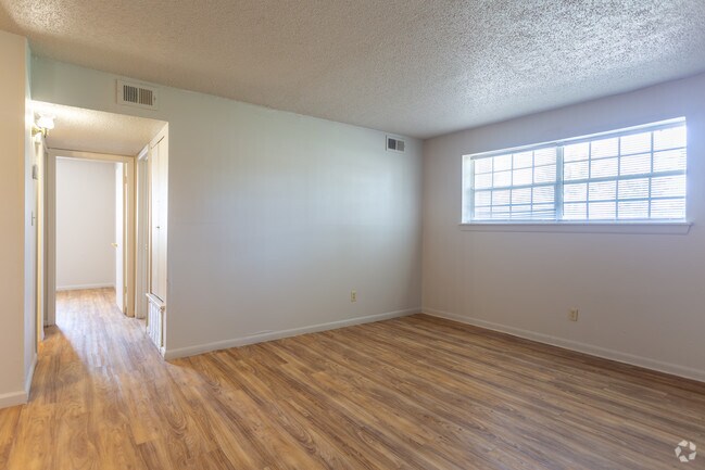 2 BR 1 BA 920 Sq Ft - Yorktown Apartment Homes