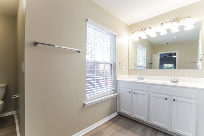 Building Photo - 2305 Mayfair Dr