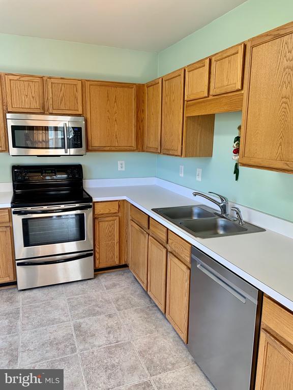 Building Photo - 6149 Stonehenge Pl