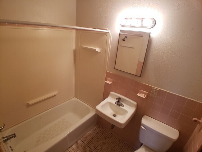 Building Photo - 2 Bedroom 1 Bath in Owatonna