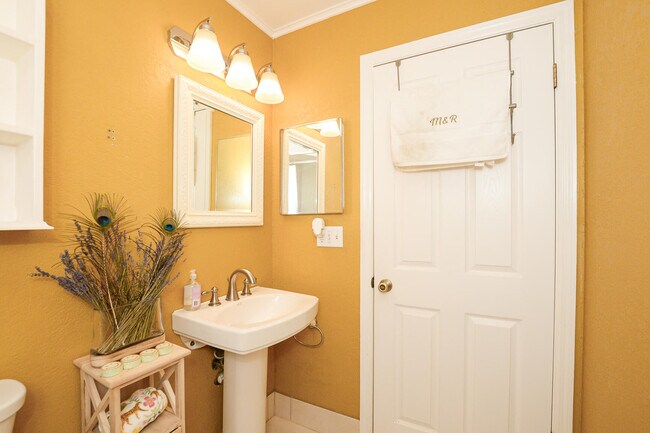 Building Photo - 2386 28th Ave SW