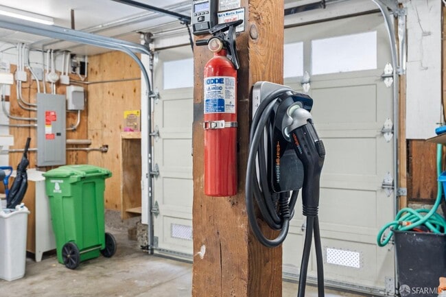 Building Photo - 112 Baden St