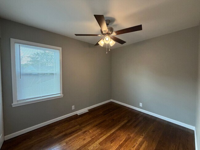 Building Photo - Newly Remodeled 4-bedroom, 1.5-Bath Single-Family Home in Danville, IL.