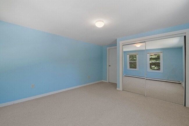 Building Photo - 36 Lark St