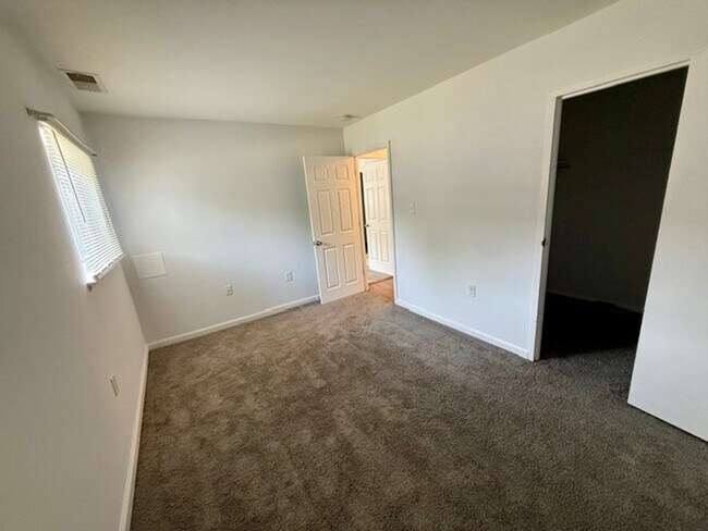 Building Photo - 350 Gatewater Ct