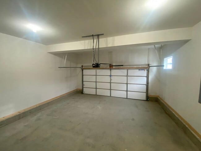 Building Photo - Newly Built Home for Rent in West Des Moines!