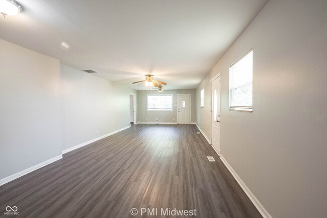 Building Photo - 3748 N Hawthorne Ln