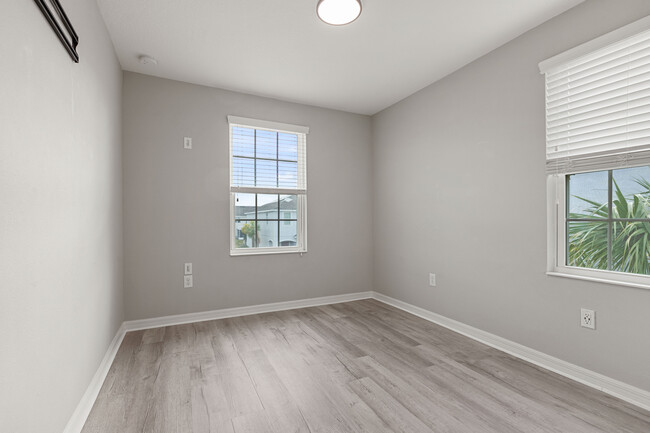 Building Photo - 7055 Summer Holly Pl