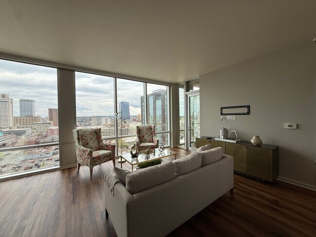 Building Photo - River Market Tower - Unit 1406