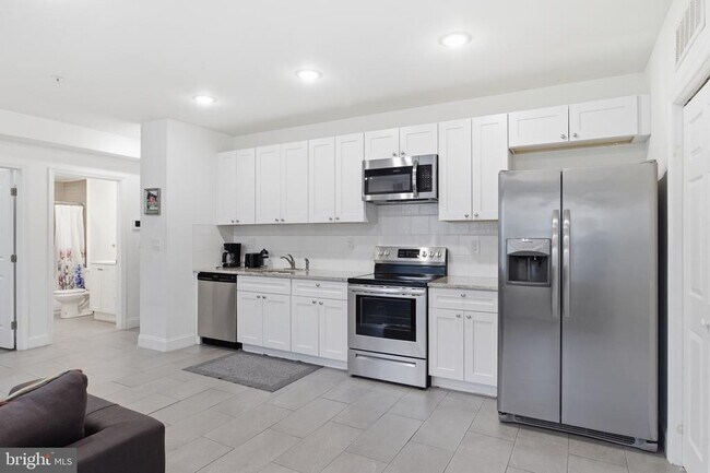 Building Photo - 925 N Broad St