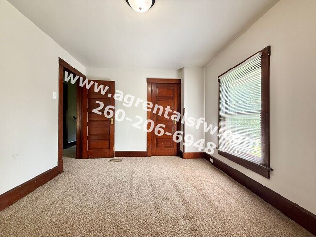 Building Photo - 2921 Hoagland Ave