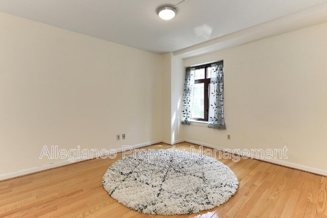 Building Photo - 2400 Clarendon Blvd