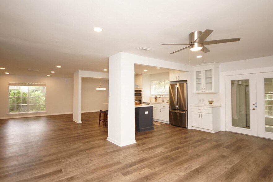 Building Photo - 596 L Ombre Ct NE