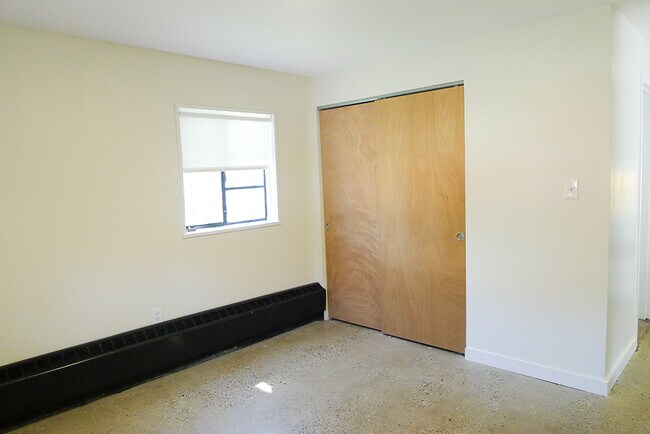 Building Photo - 1060 Van Dyke St