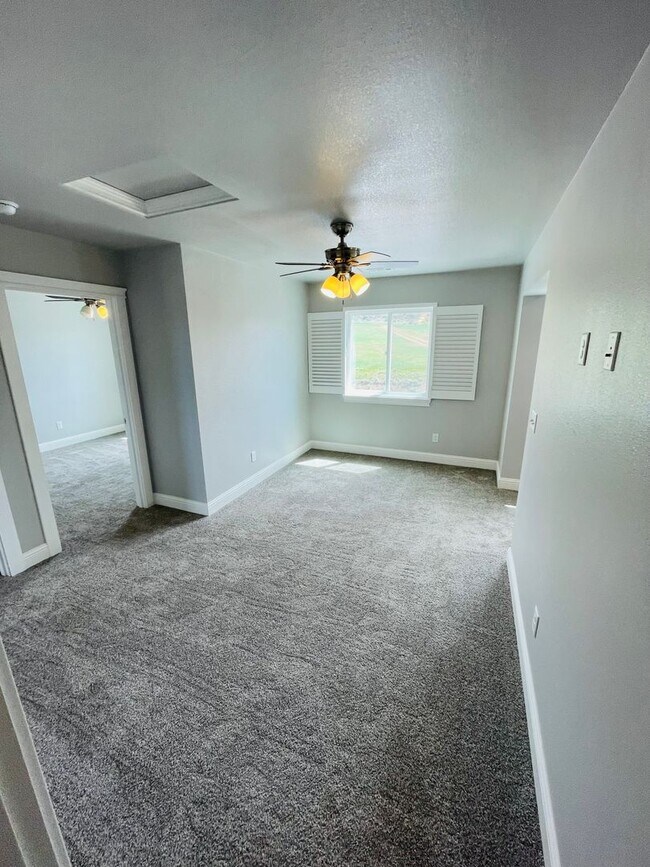 Building Photo - Entertainers delight, 3bdrm 2.5 bath home ...