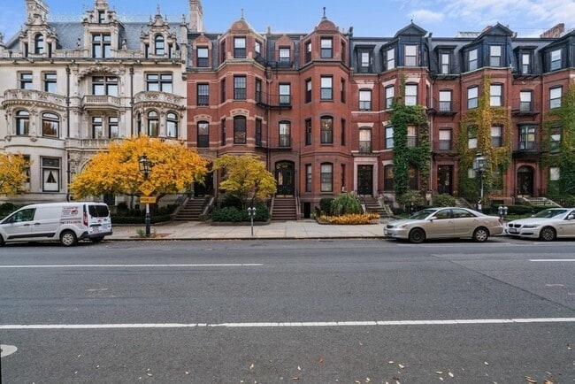 Building Photo - 320 Commonwealth Ave
