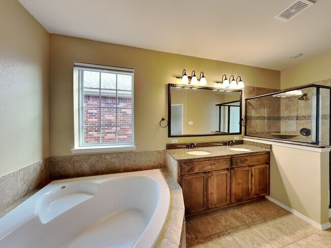 Building Photo - GORGEOUSE HOME IN A GATED COMMUNITY!