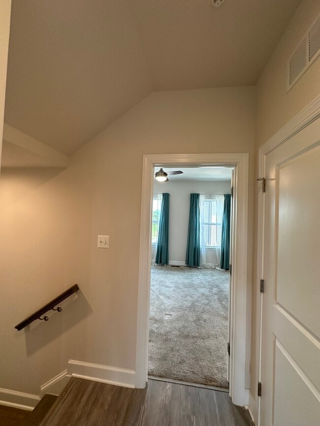 Building Photo - 131 Albany Pl