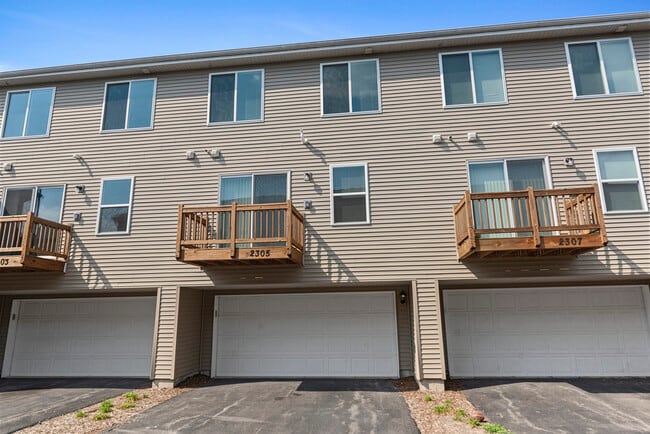 Building Photo - 2305 Upland Rd