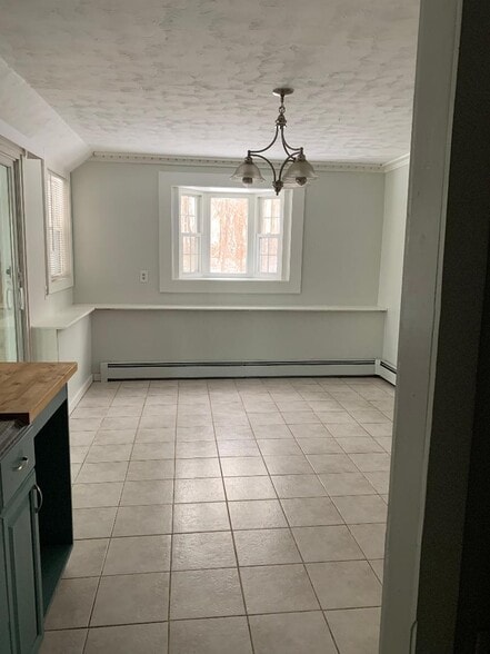 Dining area - 67 E Creek Cir