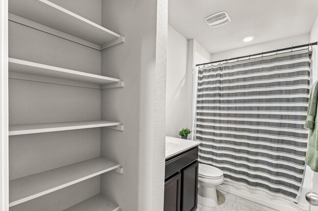 Building Photo - 4906 Karen Grn Dr