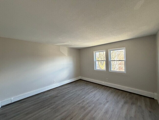 Building Photo - 158-162 Water st-11