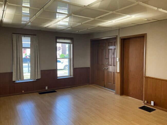 Building Photo - 233 Scioto St