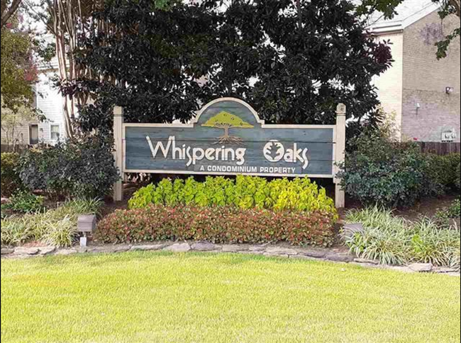 Building Photo - 3BD/2BA Townhouse located in Whispering Oaks!