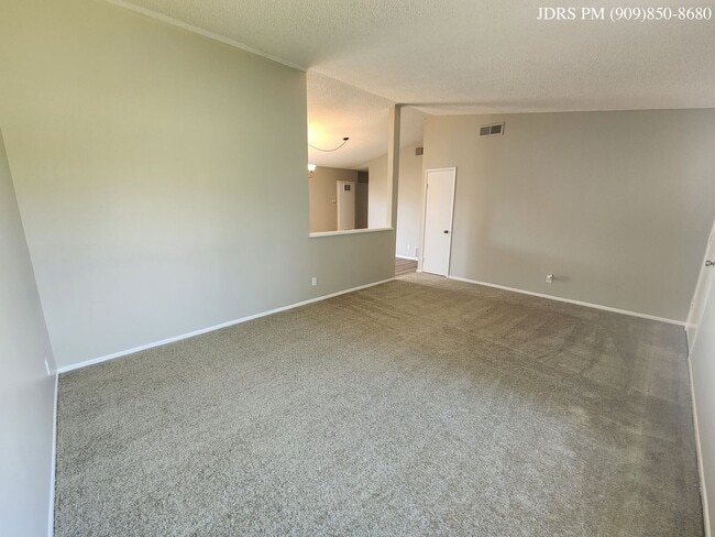 Building Photo - Riverside 4 bedroom Home