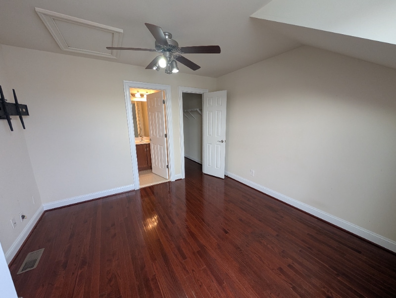 Building Photo - 9442 Canonbury Square