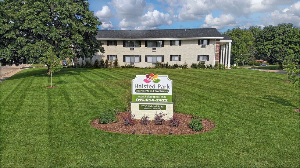 Primary Photo - Halsted Park Apartments