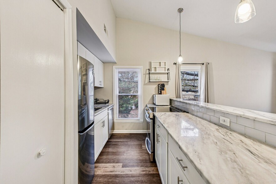 Building Photo - 430 Queens Rd