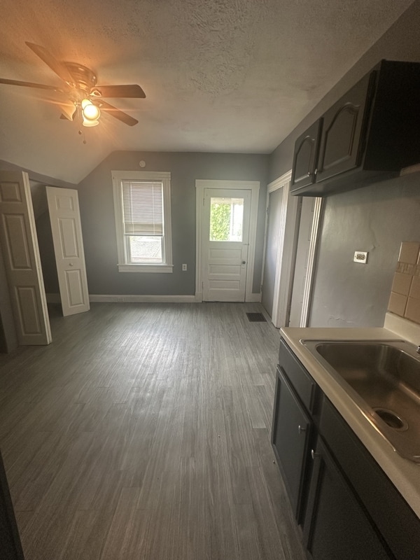 Building Photo - 3816 Archwood Ave